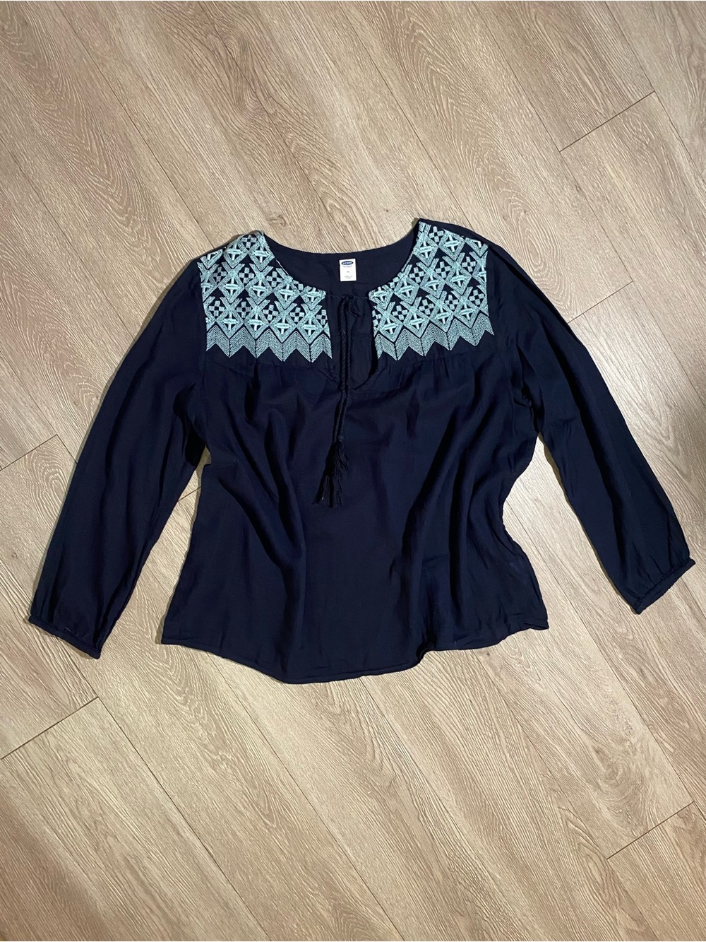 💜 Old Navy Blue Embroidered Top Size Medium